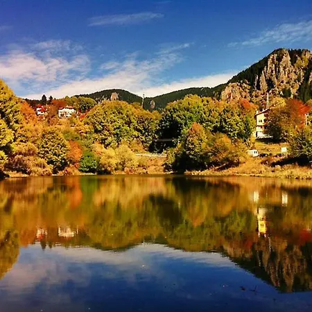 Pine Hotel de apartamente Smolyan
